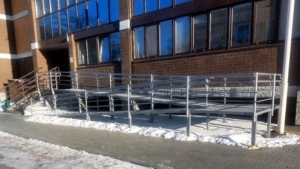 В Благовещенске к квартире ветерана боевых действий пристроили удобный пандус - gtrkamur.ru