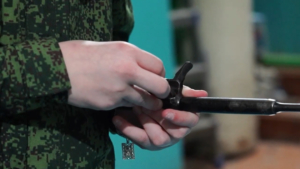 Ветеран СВО учит амурских ребят основам военной подготовки - gtrkamur.ru