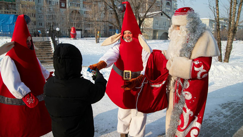 Дед Мороз и эльфы подарили праздник посетителям благовещенского парка - gtrkamur.ru