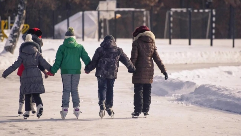 Хрустальный сезон открыт: в Благовещенске заработали 22 бесплатных ледовых катка - gtrkamur.ru