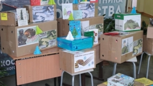 Более 500 новогодних посылок для солдат СВО подготовили дети Благовещенска - gtrkamur.ru