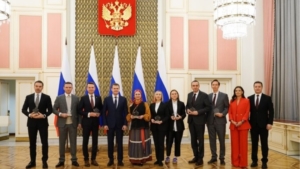 Патриотизм в делах: лучшие волонтёрские инициативы ДФО получили «Звезду Дальнего Востока» - gtrkamur.ru