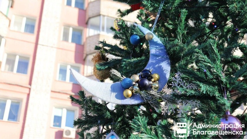 50 дворов Благовещенска сразятся за главный приз и звание «Самый-самый новогодний двор» - gtrkamur.ru