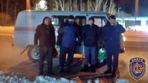 Троих замерзающих спасли на трассе под Благовещенском - gtrkamur.ru