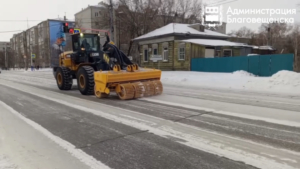 Полсотни людей и 30 машин: Благовещенск побеждает снегопад - gtrkamur.ru
