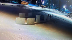 Вандалы громят новогодний городок в Тынде: полиция ищет хулиганов - gtrkamur.ru