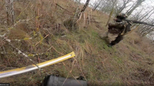 Бойцы «Востока» восстановили связь в районе города Гуляйполе несмотря на дроны врага - gtrkamur.ru