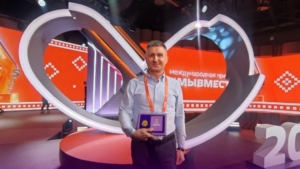 Амурский волонтёр Александр Сопнев удостоен знака «Доброволец России» - gtrkamur.ru