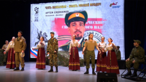 В Благовещенске показали спектакль по рассказам участников СВО: «Честь наивысшая – носить русский мундир» - gtrkamur.ru