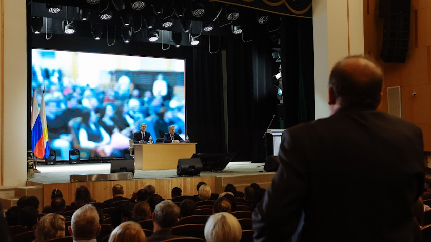 Василий Орлов ответил на вопросы жителей Свободного о медицине, педагогических кадрах и поддержке бизнеса - gtrkamur.ru