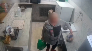 Амурчанка украла у туриста четыре банки красной икры - gtrkamur.ru