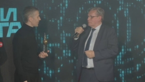 «Герои Рунета – 2025»: Рифат Сабитов наградил создателей игры «Русы против ящеров-2» - gtrkamur.ru