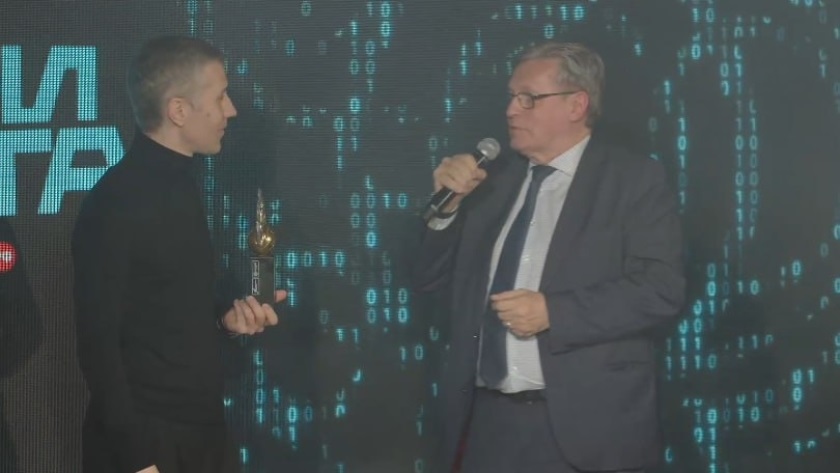 «Герои Рунета – 2025»: Рифат Сабитов наградил создателей игры «Русы против ящеров-2» - gtrkamur.ru