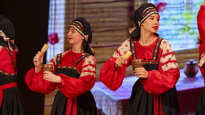 «Мне через сердце виден мир»: в Свободном прошёл фестиваль творчества и единства - gtrkamur.ru