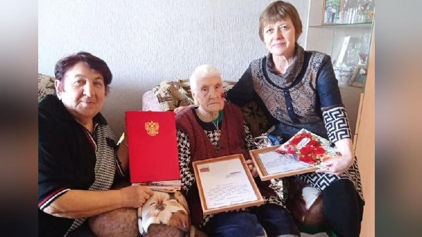 Амурчанка получила поздравления в День рождения от Владимира Путина и Василия Орлова - gtrkamur.ru