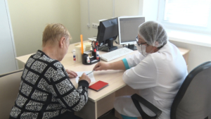 Больше сотни амурчан проверили здоровье во время выездных консультаций медиков - gtrkamur.ru