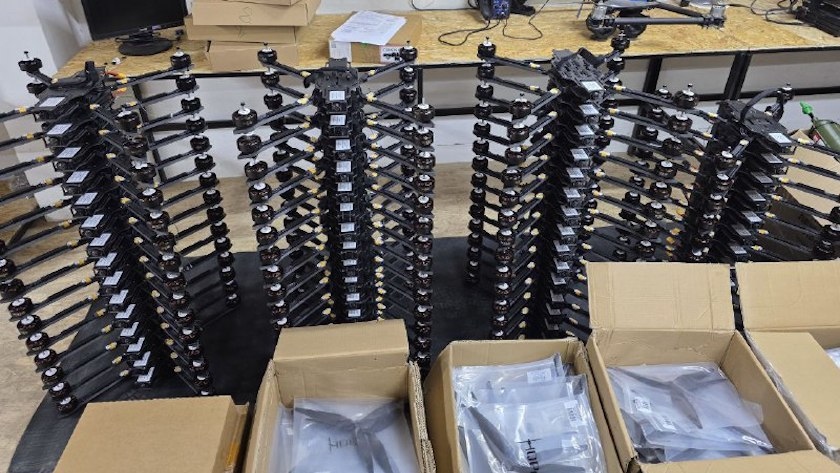 Беспилотники своими руками собирают защитники из Амурской области на СВО - gtrkamur.ru