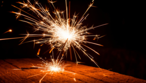 В новогоднюю ночь в Благовещенске пожарные спасли восемь человек, включая четверых детей - gtrkamur.ru