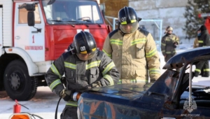 Огнеборцы Благовещенска соревновались в ликвидации последствий ДТП - gtrkamur.ru