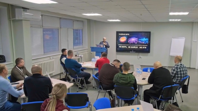 Ветеранам СВО провели лекцию о кризисных коммуникациях на примере Белогорска - gtrkamur.ru