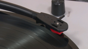 К юбилею Моцарта: в амурской библиотеке оживили «живой» звук грампластинок - gtrkamur.ru