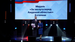 Прокуратура вернула амурчанам 1,6 млрд рублей зарплатных долгов. Губернатор наградил отличившихся - gtrkamur.ru