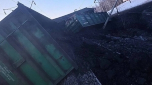 Более 400 железнодорожников устраняют последствия схода 35 вагонов в Приамурье - gtrkamur.ru