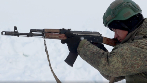 Бойцы ВВО осваивают стрельбу и медицину с инструкторами-участниками СВО - gtrkamur.ru