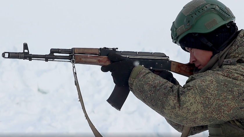 Бойцы ВВО осваивают стрельбу и медицину с инструкторами-участниками СВО - gtrkamur.ru