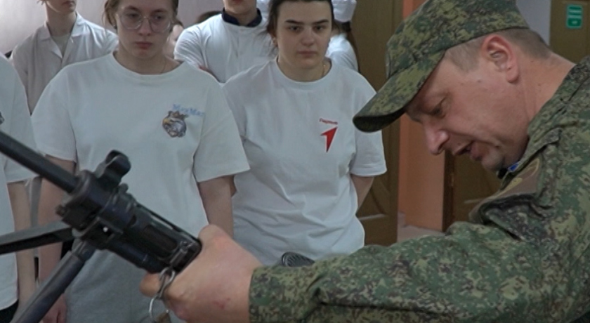 Веселые старты и изучение оружия: в Благовещенске для студентов с ОВЗ провели акцию «Спорт без границ» - gtrkamur.ru