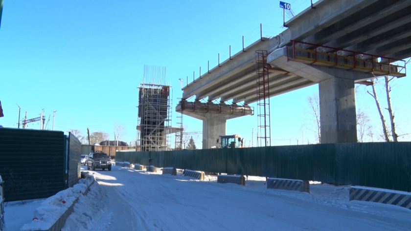 Строительство путепровода через Транссиб проходит в Белогорске с опережением графика - gtrkamur.ru