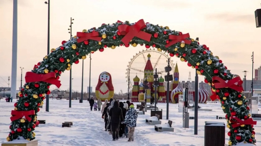 Городские ёлки и гирлянды вскоре исчезнут: в Благовещенске снимают новогодние украшения - gtrkamur.ru