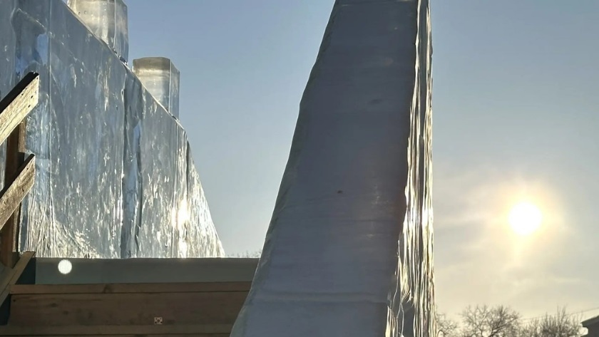 Весна идёт: в Белогорске из-за тепла досрочно убирают ледовый городок - gtrkamur.ru