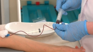 Гепатит С можно вылечить: сотни амурчан обеспечат бесплатными препаратами - gtrkamur.ru