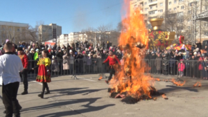 Карнавальный поезд с чучелом: в Благовещенске готовятся к масленичным гуляниям - gtrkamur.ru