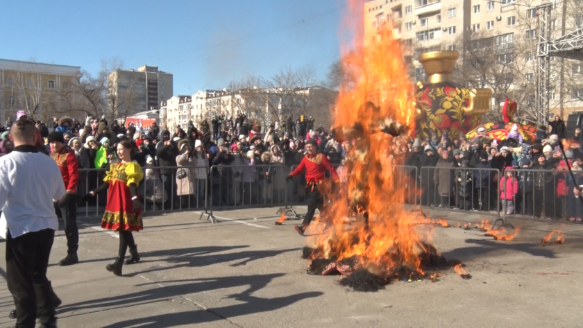 Карнавальный поезд с чучелом: в Благовещенске готовятся к масленичным гуляниям - gtrkamur.ru