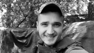 Защитник, спортсмен, отличник. Амурчанин Эдуард Жалдак посмертно награждён боевыми медалям - gtrkamur.ru