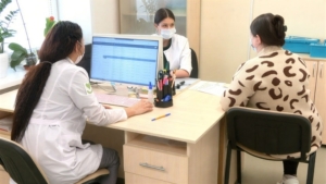 Амурским медработникам ежемесячно доплачивают до 50 тысяч рублей - gtrkamur.ru