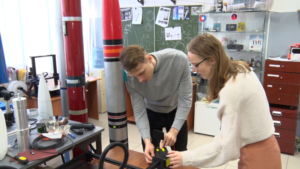 Запуск ракет юных изобретателей под контролем: какое устройство разработали в АмГУ - gtrkamur.ru