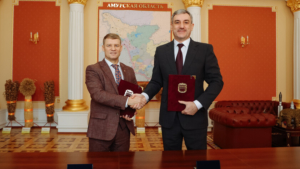 Губернатор Василий Орлов и президент ТПП Сергей Смородников подписали соглашение о сотрудничестве - gtrkamur.ru