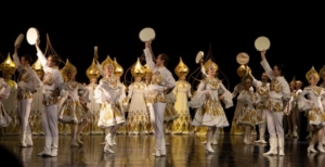 С аншлагом и сюрпризом: «Ровесники» открыли Год единства народов большим концертом - gtrkamur.ru