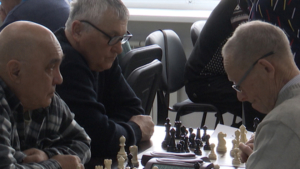 От 65 до 82 лет: турнир для пенсионеров по шахматам собрал игроков-любителей со всего Приамурья - gtrkamur.ru