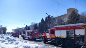 Торговый центр в амурской столице тушат огнеборцы - gtrkamur.ru