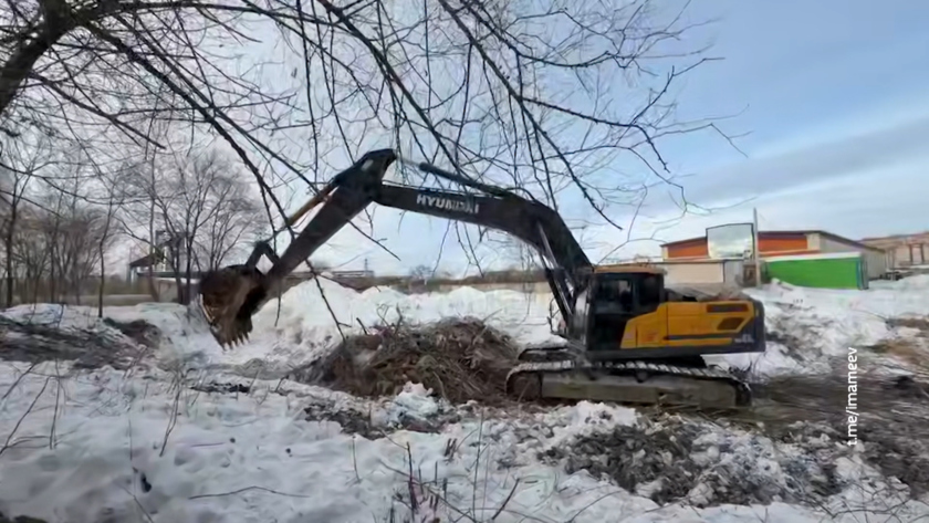 Очистку второго участка Бурхановки завершают в областном центре - gtrkamur.ru