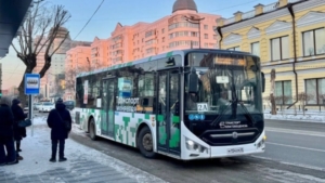 Проезд дешевле, автобусы комфортнее: как меняется транспорт в столице области - gtrkamur.ru