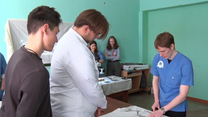 Более 250 школьников посетили День открытых дверей в Амурской медицинской академии - gtrkamur.ru