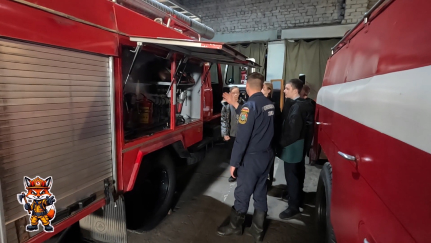 Школьникам села Грибское рассказали о специфике работы пожарных и показали их специальное снаряжение - gtrkamur.ru