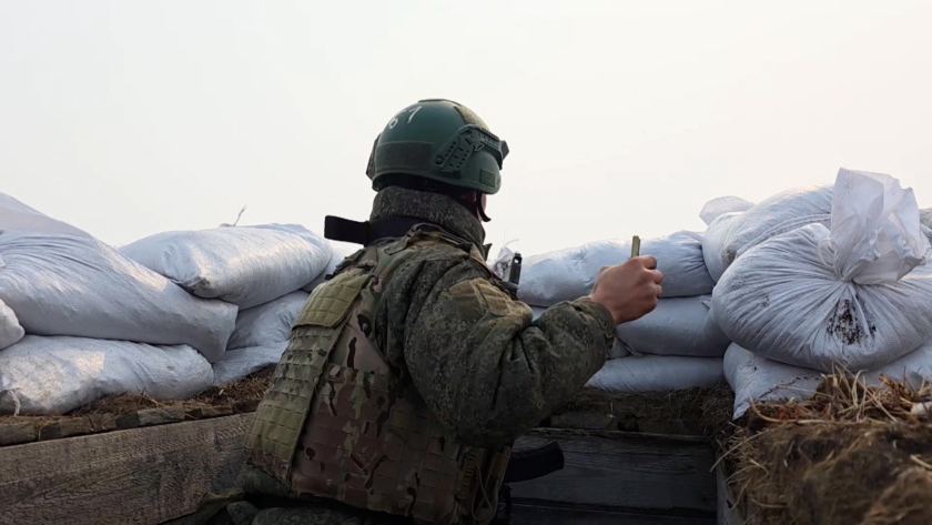 Военнослужащие ВВО в Приамурье отрабатывают метание гранат на полигоне - gtrkamur.ru