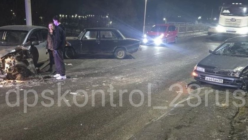Пьяный водитель устроил аварию на старом мосту через Зею в Благовещенске - gtrkamur.ru