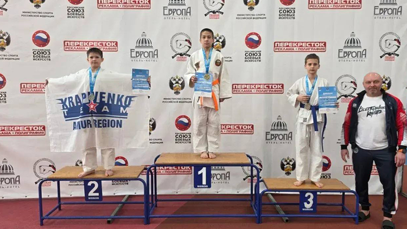 Амурчане завоевали 10 медалей на всероссийских соревнованиях по всестилевому карате «Байкальский шторм» - gtrkamur.ru